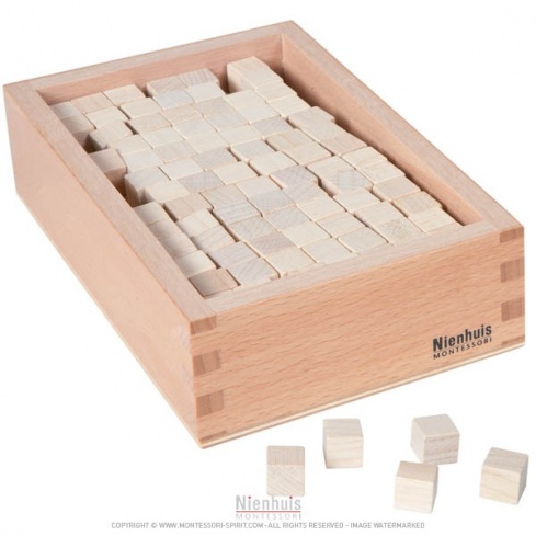 Tour bois naturel Montessori - cubes roses de 10 x 10 cm à empiler