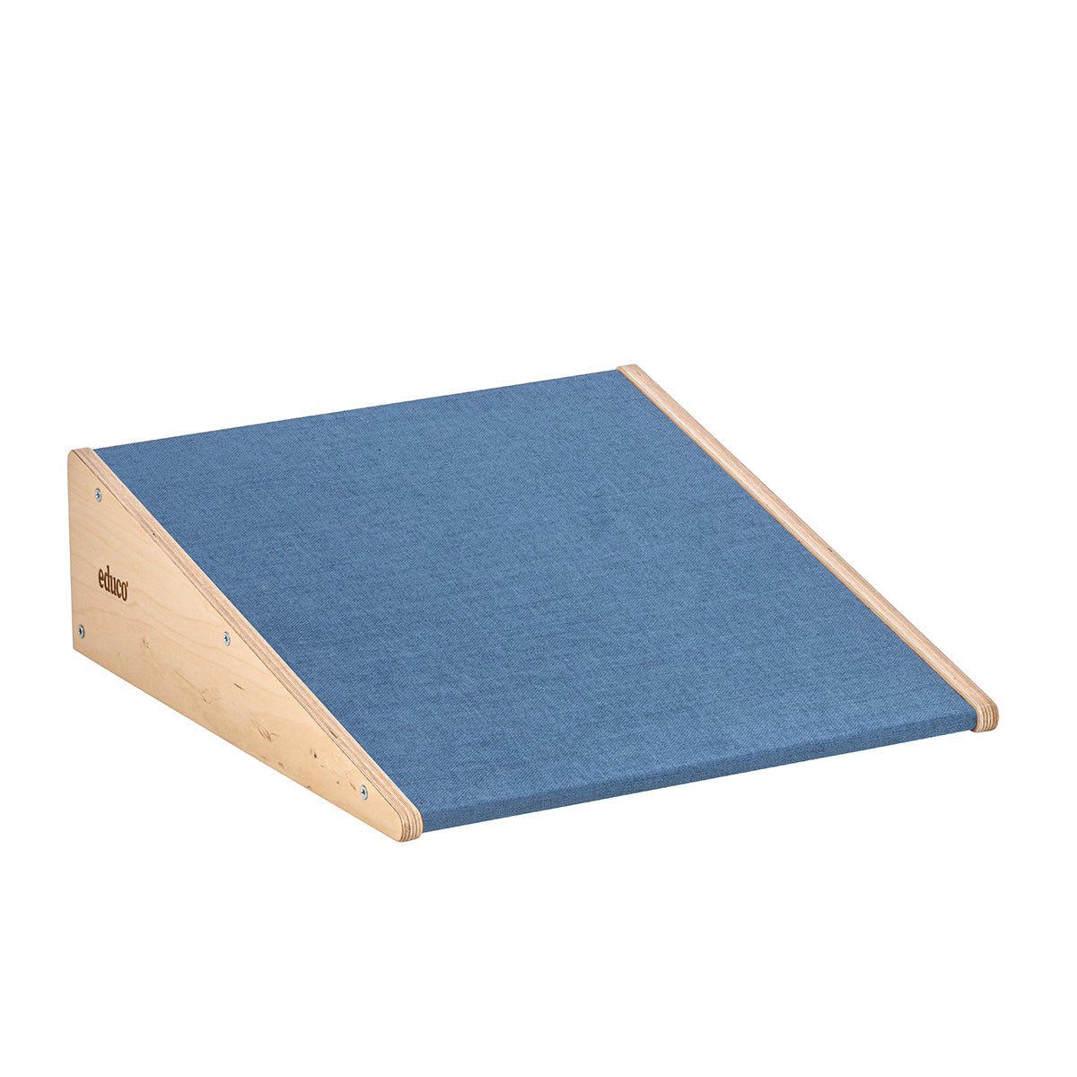 Plateforme inclinée inspiration Pikler - tapis bleu